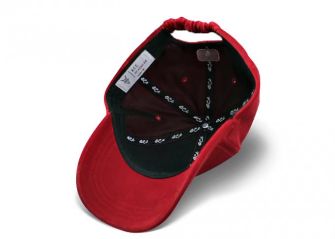 Il parasole del cappuccio del papà di rosso violaceo ha curvato il logo del ricamo del pleuche