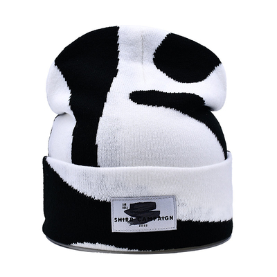 Modello di ricamo Cappelli con cappuccio personalizzati per la stagione invernale e il comfort