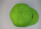 Stile del carattere ricamato verde del bordo della curva dei berretti da baseball di colore solido