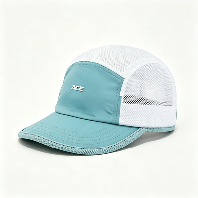 Cappellino da campeggio personalizzato con chiusura a strappo in velcro realizzato con materiali resistenti per una lunga durata
