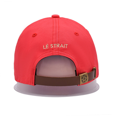 3D ha ricamato i berretti da baseball riveste di pelle il cappello che del papà della cinghia la dimensione adulta unisex rossa personalizza il logo