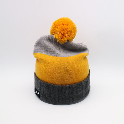 Il peso leggero 58CM tricotta Beanie Hats For Winter Season in Grey Yellow nero