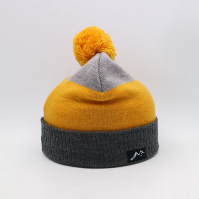 Il peso leggero 58CM tricotta Beanie Hats For Winter Season in Grey Yellow nero