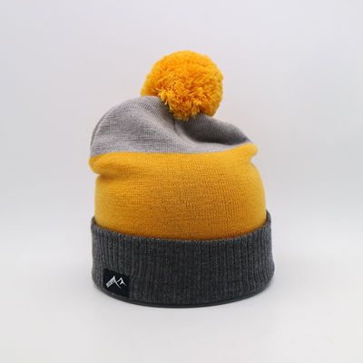 Il peso leggero 58CM tricotta Beanie Hats For Winter Season in Grey Yellow nero