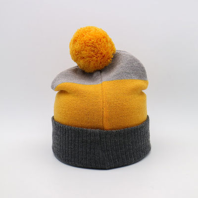 Il peso leggero 58CM tricotta Beanie Hats For Winter Season in Grey Yellow nero