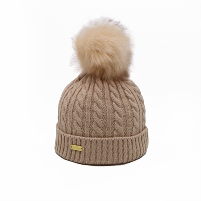 Il ricamo unisex tricotta Beanie Hats In White Chunky che il cavo tricotta il cappello caldo molle del pompon