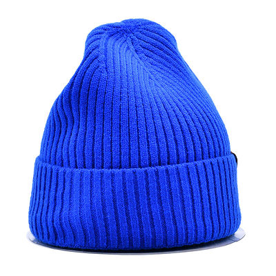 Cappelli caldi a maglia di tendenza con tessuto comune