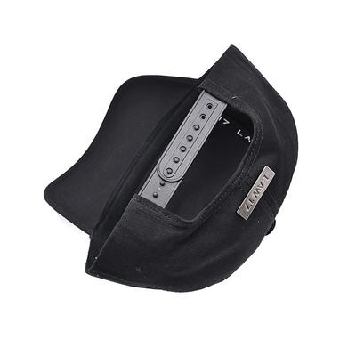 Personalizza cappello da baseball in cotone con visore curvo, cinghia regolabile e forma strutturata.