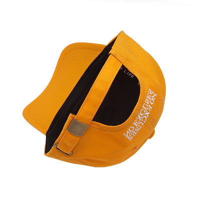 Cappotto da baseball a profilo visibile curvo a cinghia regolabile con cucitura coordinata del colore del tessuto