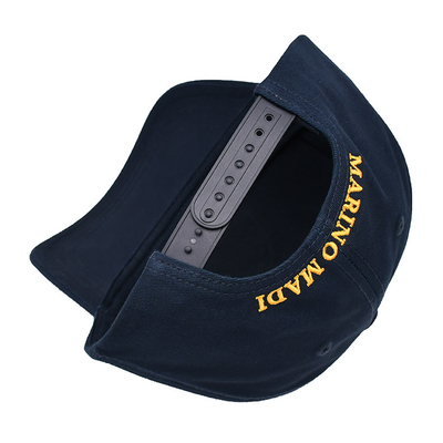 Cappuccio da baseball a 5 pannelli con cuciture corrispondenti, con cuciture rinforzate, e una fascia di sudore morbida.