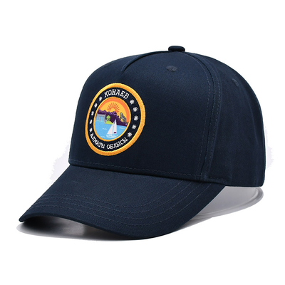 Cappuccio da baseball a 5 pannelli con cuciture corrispondenti, con cuciture rinforzate, e una fascia di sudore morbida.