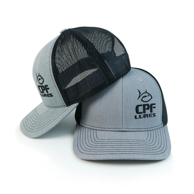 Cappelli da baseball ricamati con bordi curvi e magliette in poliestere
