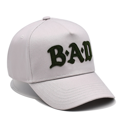 Cappuccio da baseball a cinque pannelli con punti per abbinare il colore del tessuto con patch attaccato
