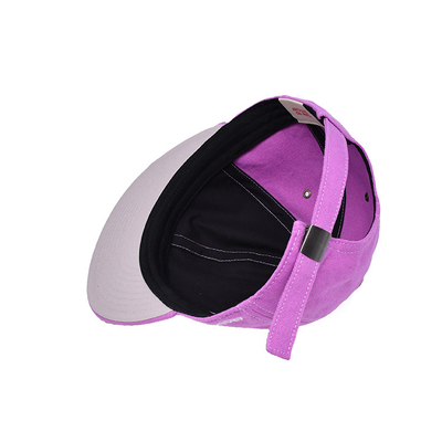 Cappello rosa a bordo piatto con chiusura in tessuto e logo ricamato in 3D