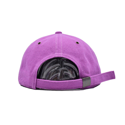 Cappello rosa a bordo piatto con chiusura in tessuto e logo ricamato in 3D