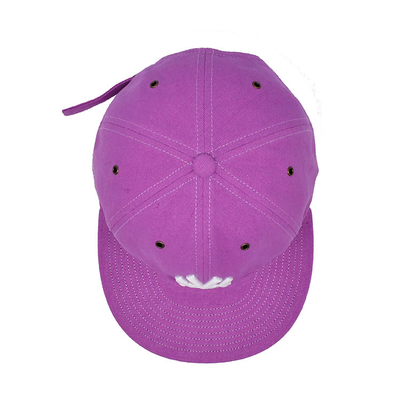 Cappello rosa a bordo piatto con chiusura in tessuto e logo ricamato in 3D