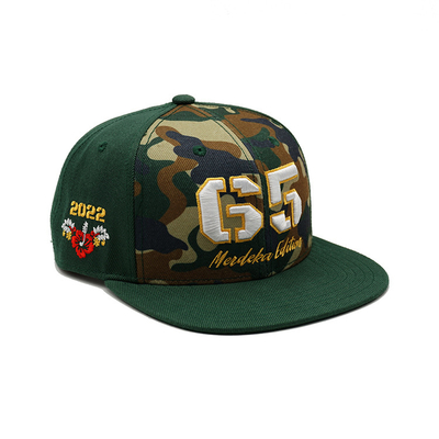 Cappelli Snapback in plastica traspirante con bordo piatto strutturato e logo ricamato personalizzato colore camuffato