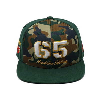 Cappelli Snapback in plastica traspirante con bordo piatto strutturato e logo ricamato personalizzato colore camuffato