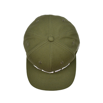 Cappello con logo ricamato con cotone leggero