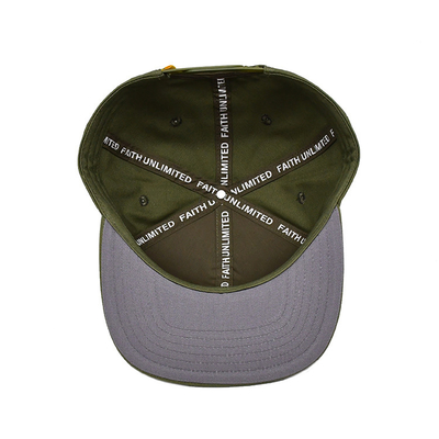 Cappello con logo ricamato con cotone leggero