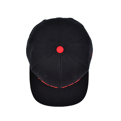 Cappello Snapback in dimensioni regolabili con logo ricamato in 3D e etichetta tessuta stampata con nastro interno