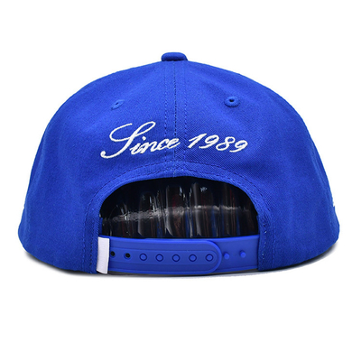 Cappello Snapback a bordo piatto traspirante con logo ricamato su misura