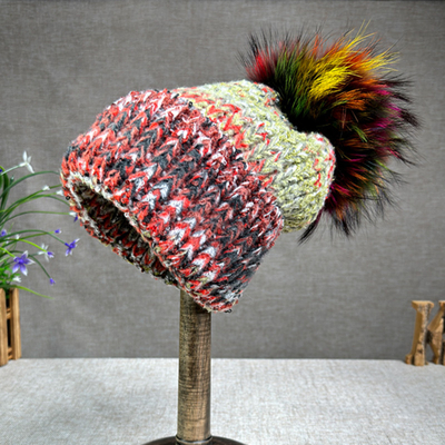 2024 Cappello Nuovo Donne Cappello a maglia in cashmere Cappello d'autunno/inverno di pelliccia di volpe Pompom Cappello a bordo ricciato Cappuccio colorato di protezione dell'orecchio