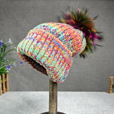 2024 Cappello Nuovo Donne Cappello a maglia in cashmere Cappello d'autunno/inverno di pelliccia di volpe Pompom Cappello a bordo ricciato Cappuccio colorato di protezione dell'orecchio