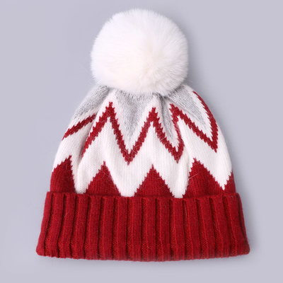 Cappucci ricamati su misura Cappucci a maglia invernale Stripe a disegno caldo morbido Pompom Puff Print Cappuccio produttore