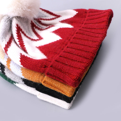 Cappucci ricamati su misura Cappucci a maglia invernale Stripe a disegno caldo morbido Pompom Puff Print Cappuccio produttore