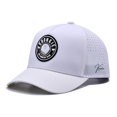Cappello da papà sportivo con logo in gomma PVC a 5 pannelli personalizzato OEM, fori tagliati al laser e perforati, resistente all'acqua e ai raggi UV, bianco