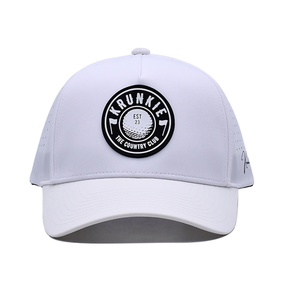 Cappello da papà sportivo con logo in gomma PVC a 5 pannelli personalizzato OEM, fori tagliati al laser e perforati, resistente all'acqua e ai raggi UV, bianco