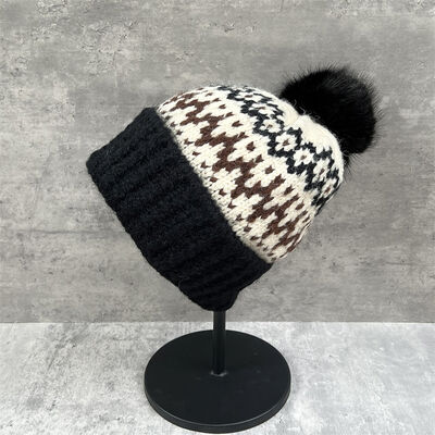Pom Pom Skull Cap Beanie Winter Warm Stretch Fit per Uomini Donne Unisex Sport Attività all'aria aperta Beanie logo personalizzati