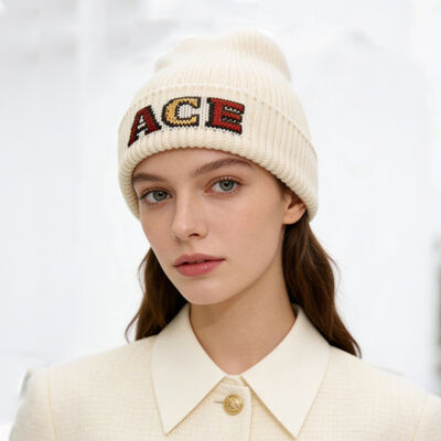 Cappellini in lana personalizzabili che offrono isolamento naturale e un look classico perfetti per le collezioni di abbigliamento invernale