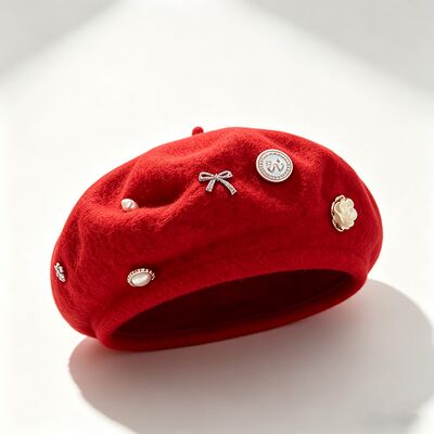 Berretto di lana rossa con alta durata per tutte le stagioni e taglia personalizzata