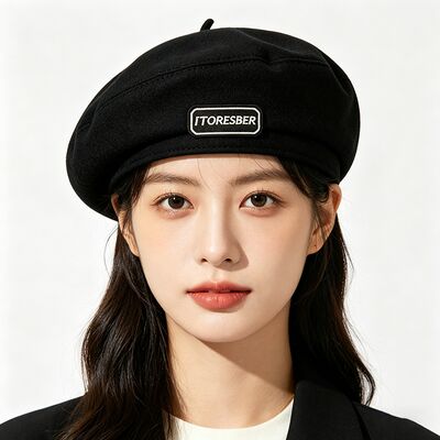 Classico berretto nero con cappello di alta durata solo cura a mano miscela di lana morbida con etichetta di lettere e versatilità per tutte le stagioni