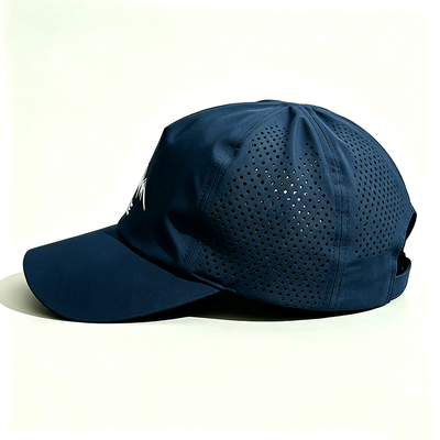 Taglia unica. Cappellino sportivo personalizzato con visiera curva e cuciture a contrasto, perfetto per eventi sportivi aziendali