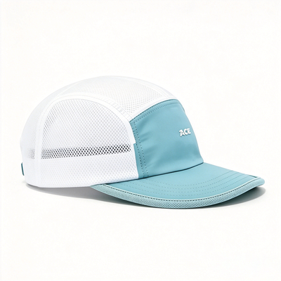 Cappellino da campeggio personalizzato con chiusura a strappo in velcro realizzato con materiali resistenti per una lunga durata