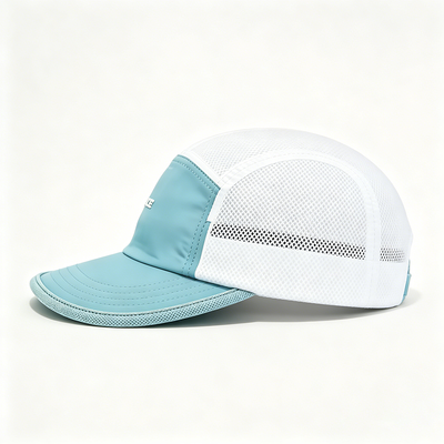 Cappellino da campeggio personalizzato con chiusura a strappo in velcro realizzato con materiali resistenti per una lunga durata