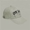 I berretti da baseball ricamati eleganti su ordine espongono al sole la protezione Acylic/materiale della lana