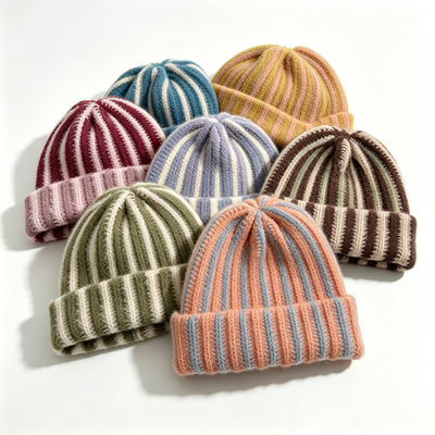 Cappelli a maglia di tessuto comune costruiti con acrilico, incluso il ricamo